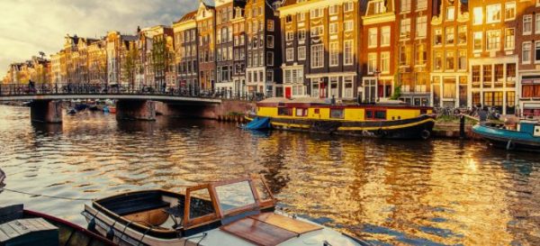 السياحة في امستردام الساحرة