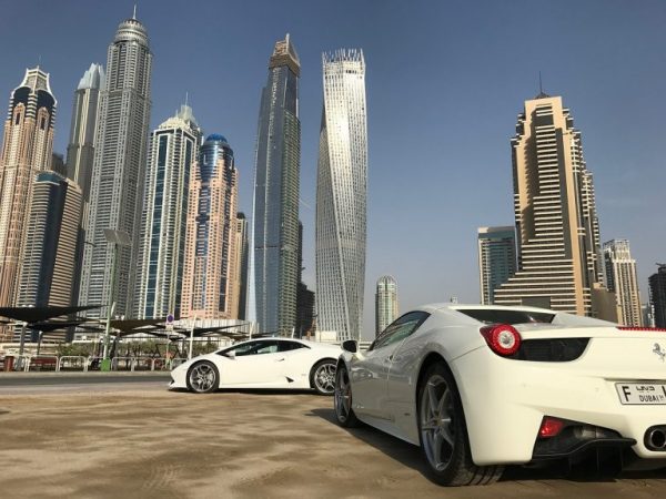الاوراق المطلوبة لتأجير سيارة في دبي 