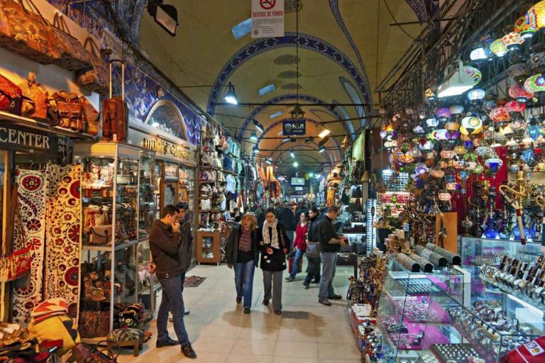 سوق محمد الفاتح في اسطنبول