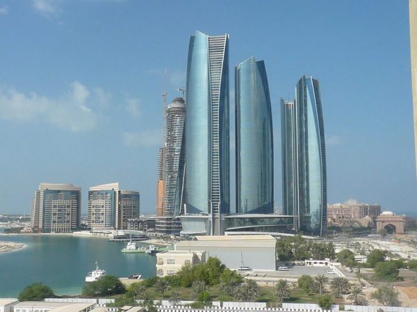 فوائد الاستثمار في دبي